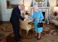 英国前首相鲍里斯·约翰逊称，英国女王伊丽莎白二世患有骨癌