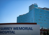 批评人士将矛头对准了萨里纪念医院(Surrey Memorial Hospital)漫长的急诊室等待时间